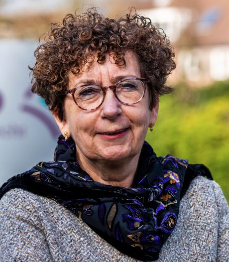 Utrechtse GGD-baas Nicolette (61) spreekt in haar vrije tijd samenklittende mensen aan: ‘Boos worden doe ik niet’