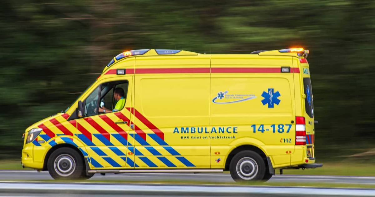 Hulpdiensten uitgerukt voor voertuig te water op A6 in Scharsterbrug