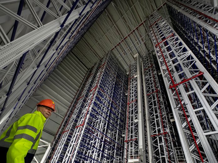 Hoofd vastgoed van ASML Teun Wartenbergh halverwege 2020 in het nieuwe logistieke centrum van ASML, toen nog in aanbouw.