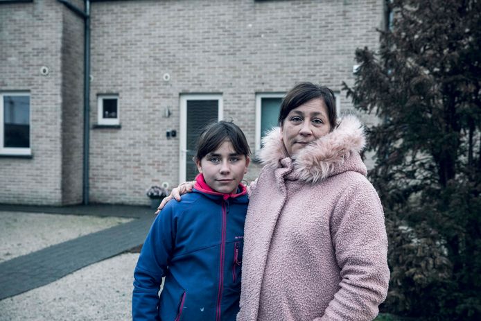 Christine Diliën samen met haar dochter Yana die op de bus zat.