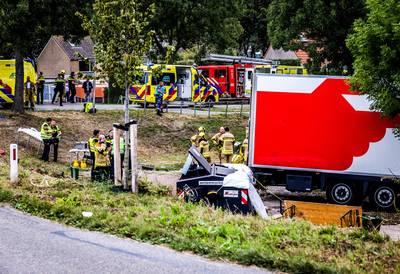 Meerdere doden nadat vrachtwagen door buurtfeest rijdt in Nederland, chauffeur blijft ongedeerd: “Wat feest had moeten worden is geëindigd in drama”