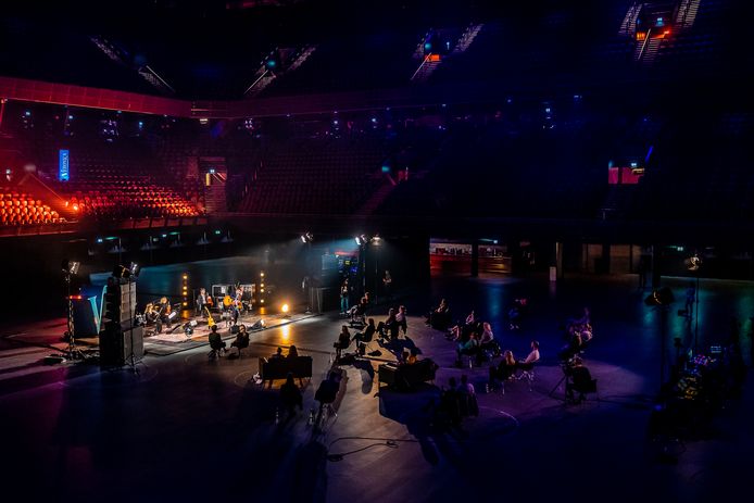 Veronica organiseerde in Ziggo Dome Amsterdam een serie concerten voor maximaal dertig bezoekers. Danny Vera was een van de acts deze dag.