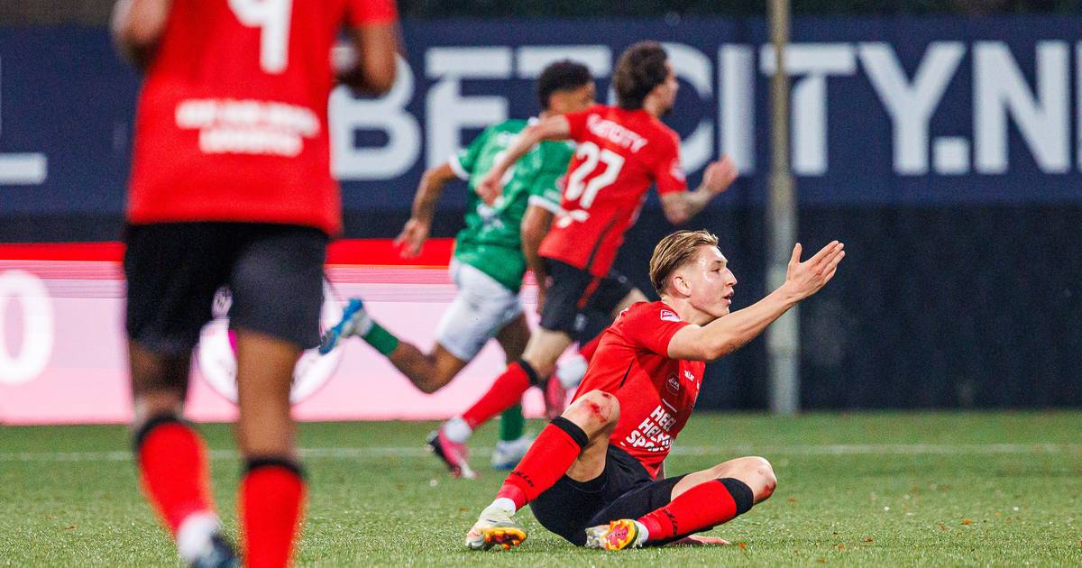 Flinke domper voor Helmond Sport: Letse spits staat voorlopig aan de kant door blessure tijdens interland