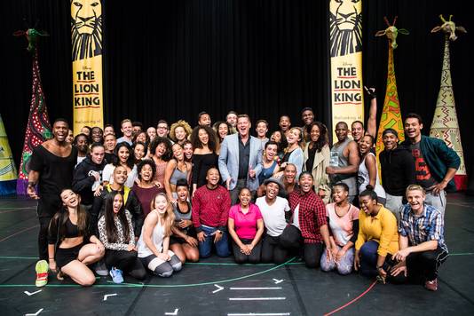 De cast van Disney's The Lion King, die in Nederland opnieuw door Stage Entertainment is uitgebracht.