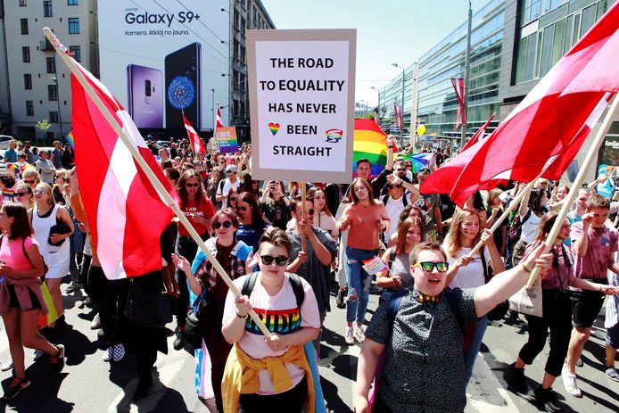 Deelnemers aan de jaarlijkse Baltic Pride betogen voor gelijke rechten voor de LHBTI-gemeenschap in de Letse hoofdstad Riga in 2018.