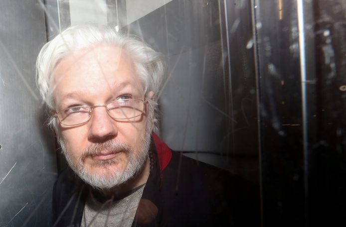 Julian Assange vorige maand in de rechtbank