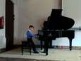Tobias Alberts (7) uit Enschede is een natuurtalent op de piano