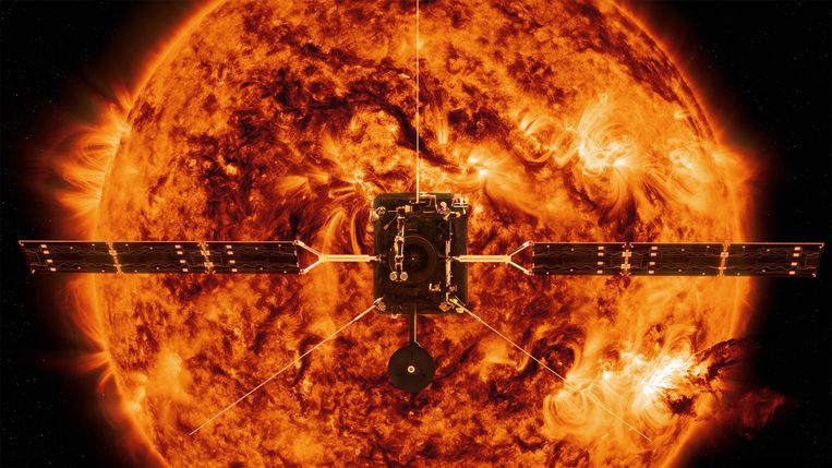 Een computertekening van ruimtesonde Solar Orbitar, voor een foto van de zon. De Europese sonde moet het grillige gedrag van de zon in kaart brengen en voor het eerst de polen van onze moederster van dichtbij fotograferen.  Beeld EPA