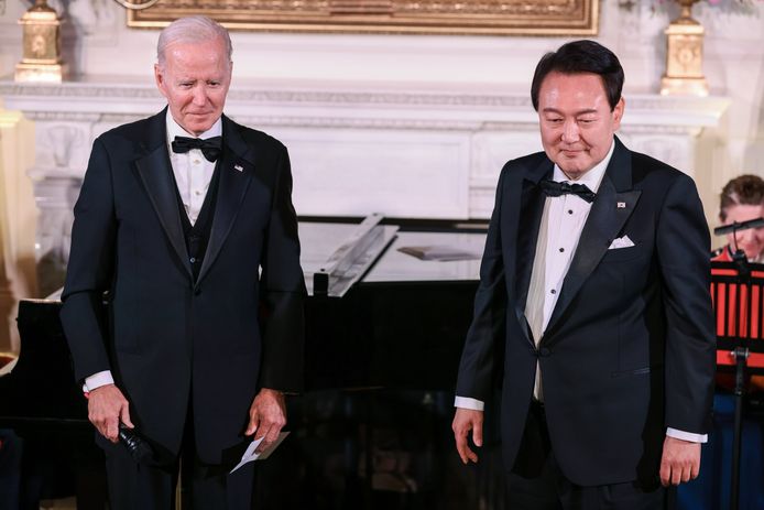 De Amerikaanse president Joe Biden en zijn Zuid-Koreaanse collega Yoon Suk-yeol.