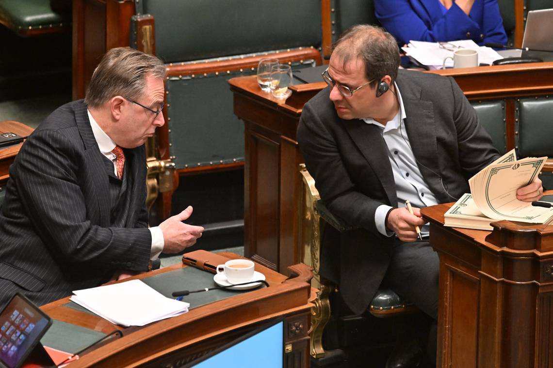 Centenindex treft niet alleen ‘de rijken’: econoom rekent forse loonverliezen voor modale beroepen uit