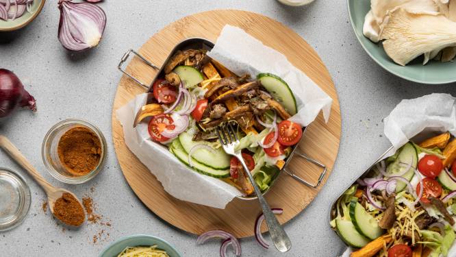 Wat Eten We Vandaag: Vegan kapsalon met oesterzwamshoarma