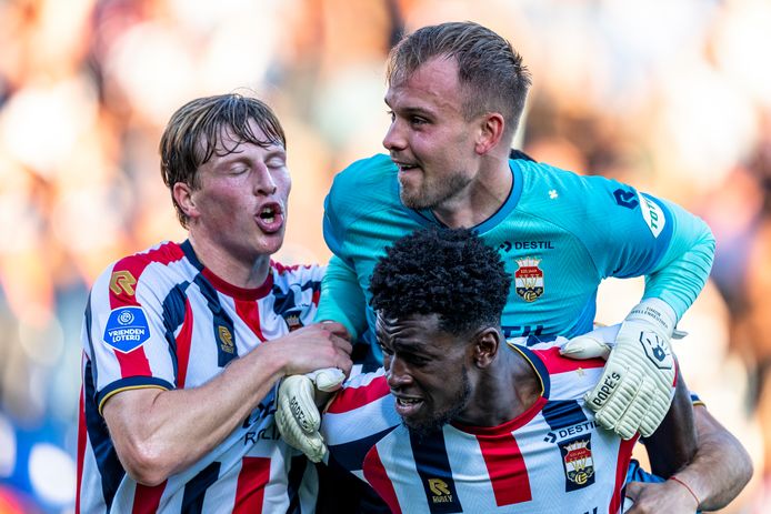 Doelman Timon Wellenreuther is de gevierde man bij Willem II.