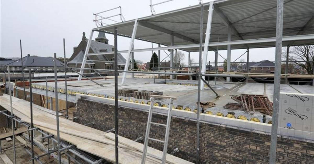 Vluchtelingen helpen mee bij bouw MFA Tilligte | Dinkelland | tubantia.nl - Tubantia