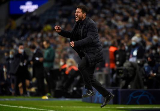 Diego Simeone schreeuwt het uit na het laatste fluitsignaal in Porto: Atlético Madrid staat voor de achtste keer sinds 2013 in de knock-outfase van de Champions League.