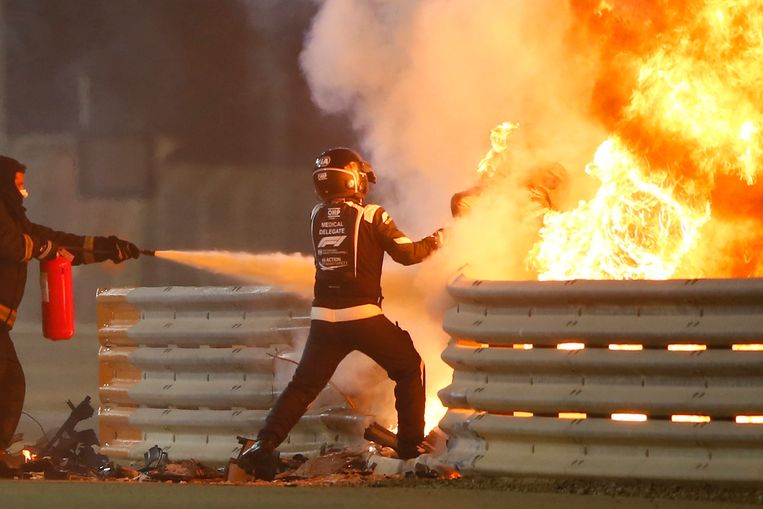 Zien Bizarre Crash In Gp Van Bahrein Grosjean Ongedeerd