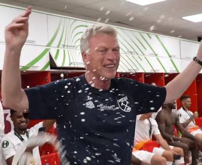 La danse de la victoire de David Moyes après le sacre de West Ham en Conference League