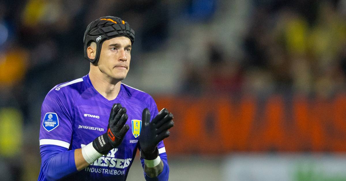 Etienne Vaessen has to play goalkeeper with a helmet because of his