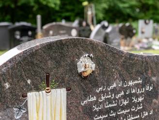 Religieuze groepering ‘in shock’ nadat helft van graven is vernield: ‘Was het een gek? Was het tegen ons?’