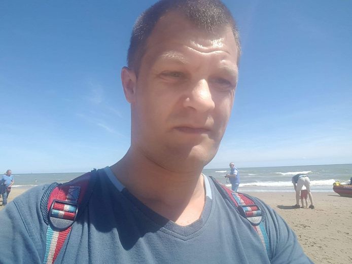 Marcin op het strand.