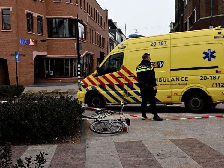 Vrouw met spoed naar ziekenhuis na ongeluk voor Tilburg Station