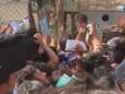 Des Afghans désespérés jettent des enfants par-dessus les barbelés à l'aéroport de Kaboul<br>
