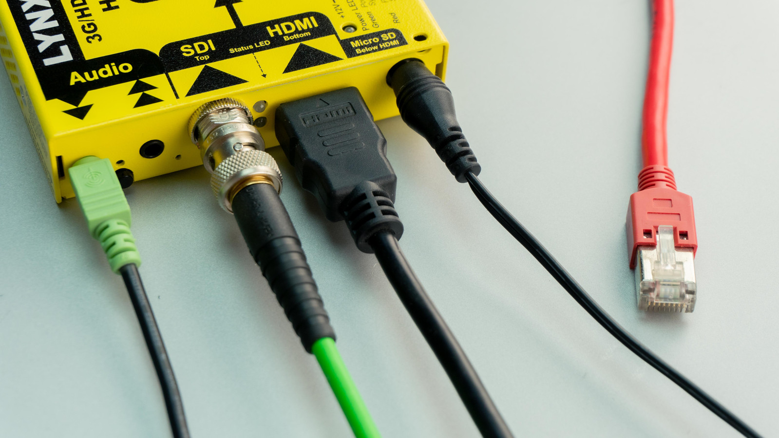 zout binnenkomst contrast Is een dure kabel echt beter dan een goedkope? Elektronica-expert legt uit  hoe je de beste keuze maakt | Foto | hln.be