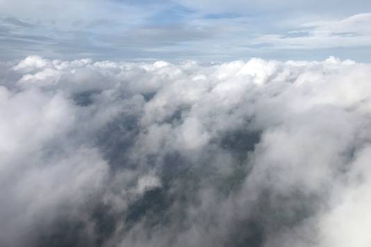 Op luchtbeelden is te zien hoe orkaan Michael wolken richting Florida stuwt.
