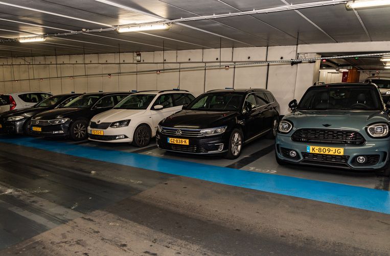 Veel garages in Antwerpen staan vol. Beeld Joel Hoylaerts / Photonews