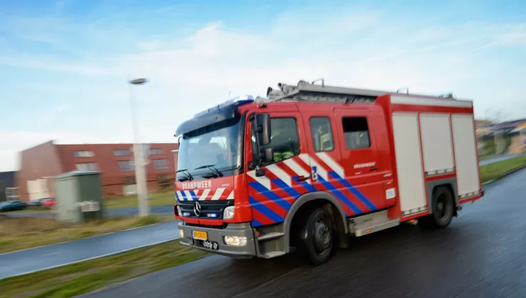 Brandweer met grote spoed naar de Zeverijnstraat in Hilversum vanwege reanimatie