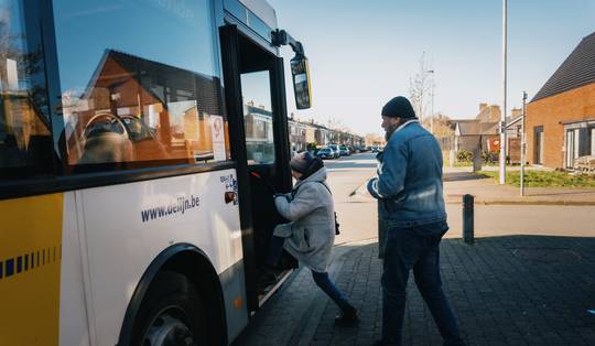 Verdrievoudiging aantal boetes voor reizigers van De Lijn mét een geldig vervoersbewijs op vier jaar tijd