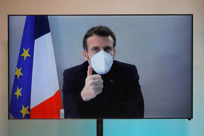 Macron verscheen donderdagavond op een scherm om deel te nemen aan een vergadering van het Franse ministerie van Buitenlandse Zaken.