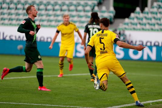 Hakimi heeft Dortmund op 0-2 gezet tegen Wolfsburg.