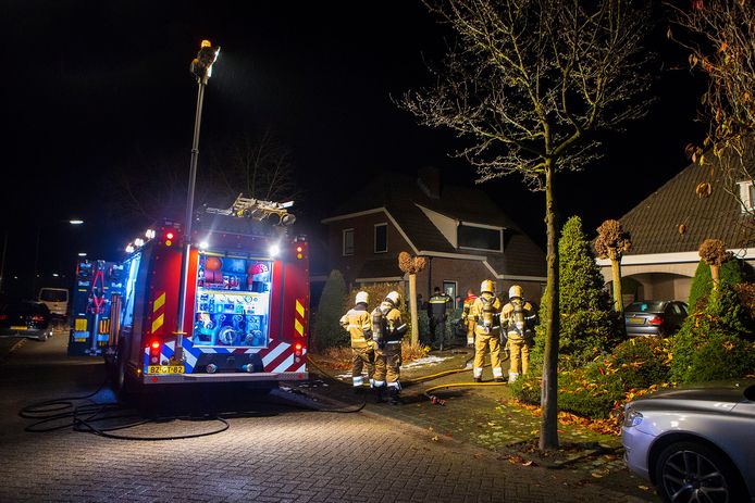 De brandweer bluste de brand.