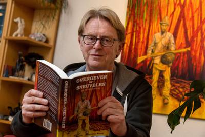 Bert Wenink kan het schrijven niet laten; Lathumer publiceert roman over de Atjehoorlog