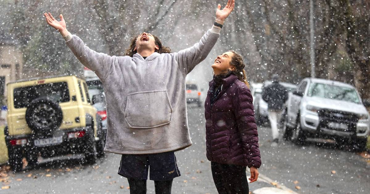Снегопад в Йоханнесбурге впервые за 11 лет: «Чистое волшебство» |  снаружи