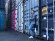 Arjan (21) begint bedrijf in containerwoningen