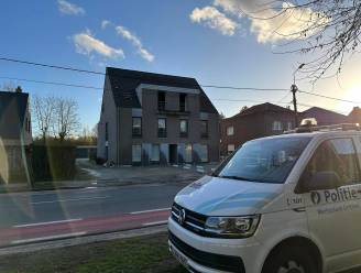 Fietsbatterij vat vuur in slaapkamer van bejaard koppel: bewoners kunnen tijdig ontsnappen