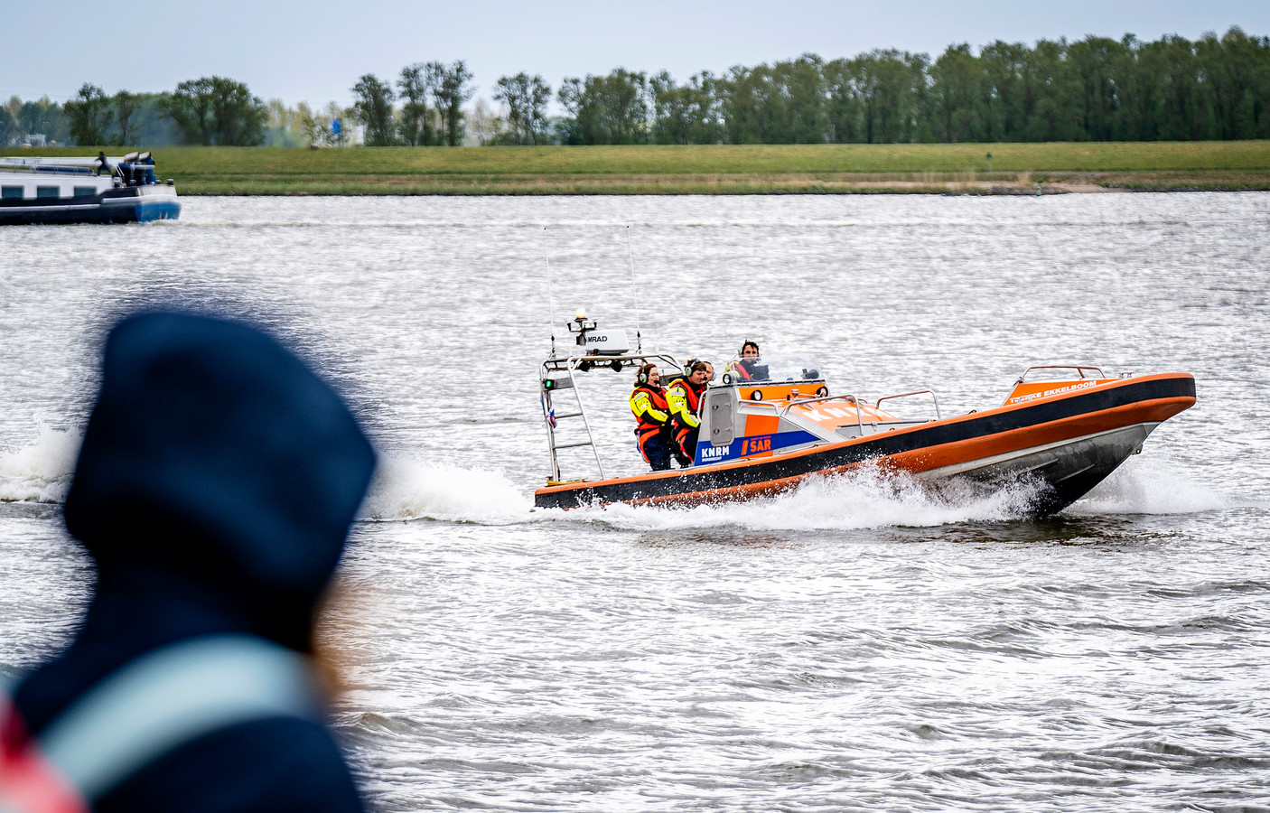 Ter impressie: reddingsboten van de KNRM op het water bij Dordrecht