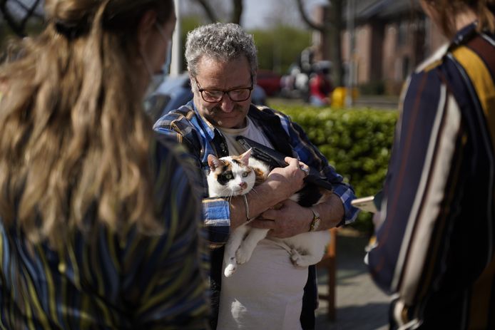 Ton Evers met zijn kat