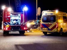 Aanrijding op N35 in Nijverdal, hulpdiensten bevrijden bestuurder uit auto