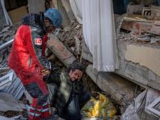 LIVE | Drie mannen uit Nederland omgekomen, aantal doden door aardbeving komt boven de 11.000