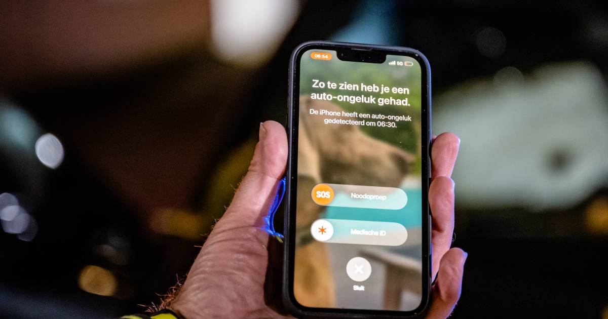 Mobieltje bestuurder meldt auto-ongeluk in Tilburg: ‘Dit hebben we hier nog niet eerder gezien’.