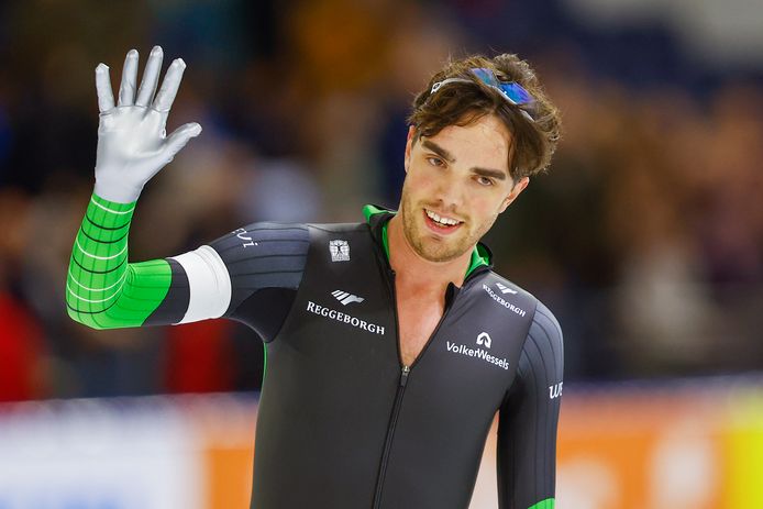 Indrukwekkende Patrick Roest wint met baanrecord 5000 meter in ...