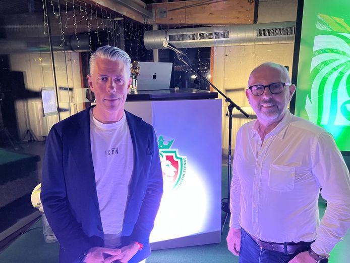 Michael Verschueren (l.) en voorzitter Jos Donvil gaven toelichting bij het vernieuwde project van Wambeek-Ternat en de situatie van het huidige voetbal.