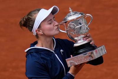 Tsjechische verrassing Krejcikova wint Roland Garros en krijgt morgen kans op straffe dubbel