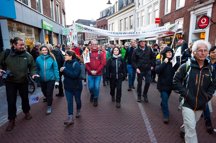 De deelnemers aan de Climate Miles vertrokken vanaf de Voorstraat in Woerden naar Gouda.