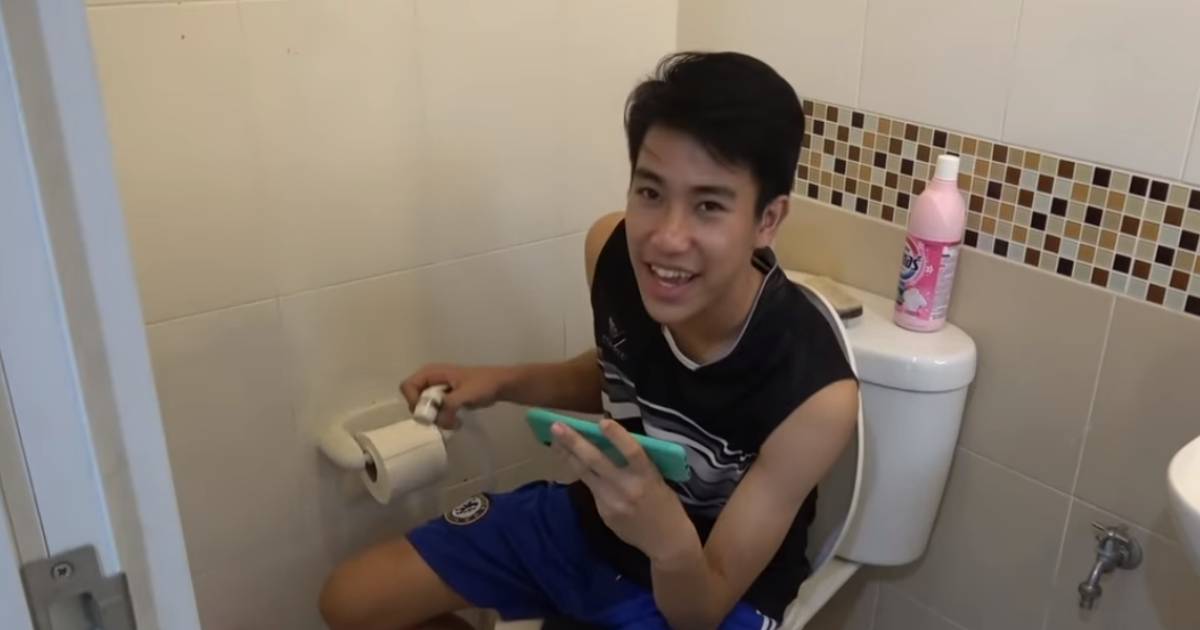 Thaise Tiener In Penis Gebeten Door Slang Op Het Toilet Bizar Ad Nl