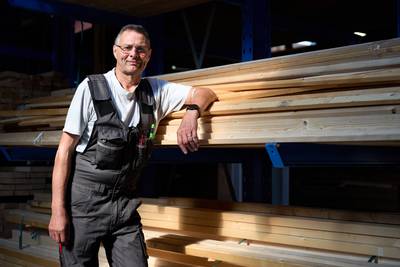 Een levende legende in de werkplaats: Ger Winters viert gouden jubileum bij bouwbedrijf in Luyksgest