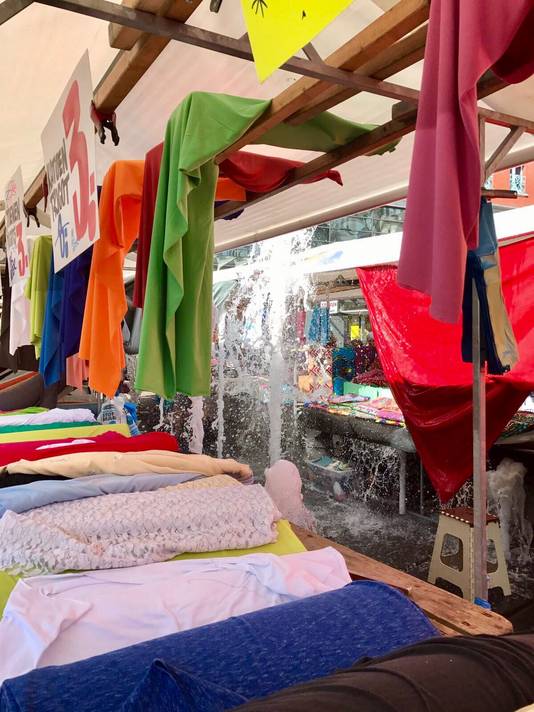 Ook in juni schoot de fontein per ongeluk aan tijdens stoffenmarkt in Dordrecht.