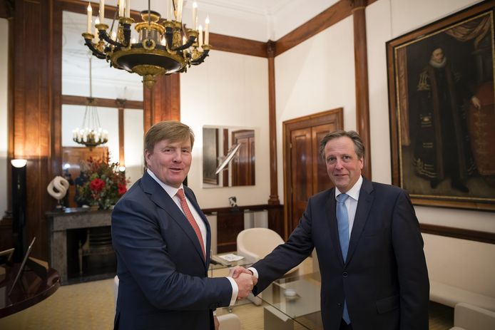 Koning Willem-Alexander ontvangt toenmalig D66-leider Alexander Pechtold op Paleis Noordeinde in 2017.